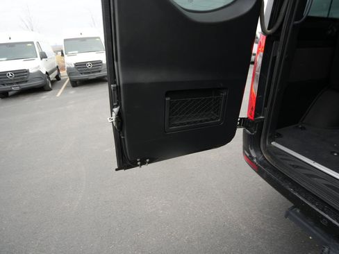 Used 2024 Mercedes-Benz Sprinter 2500 image 21