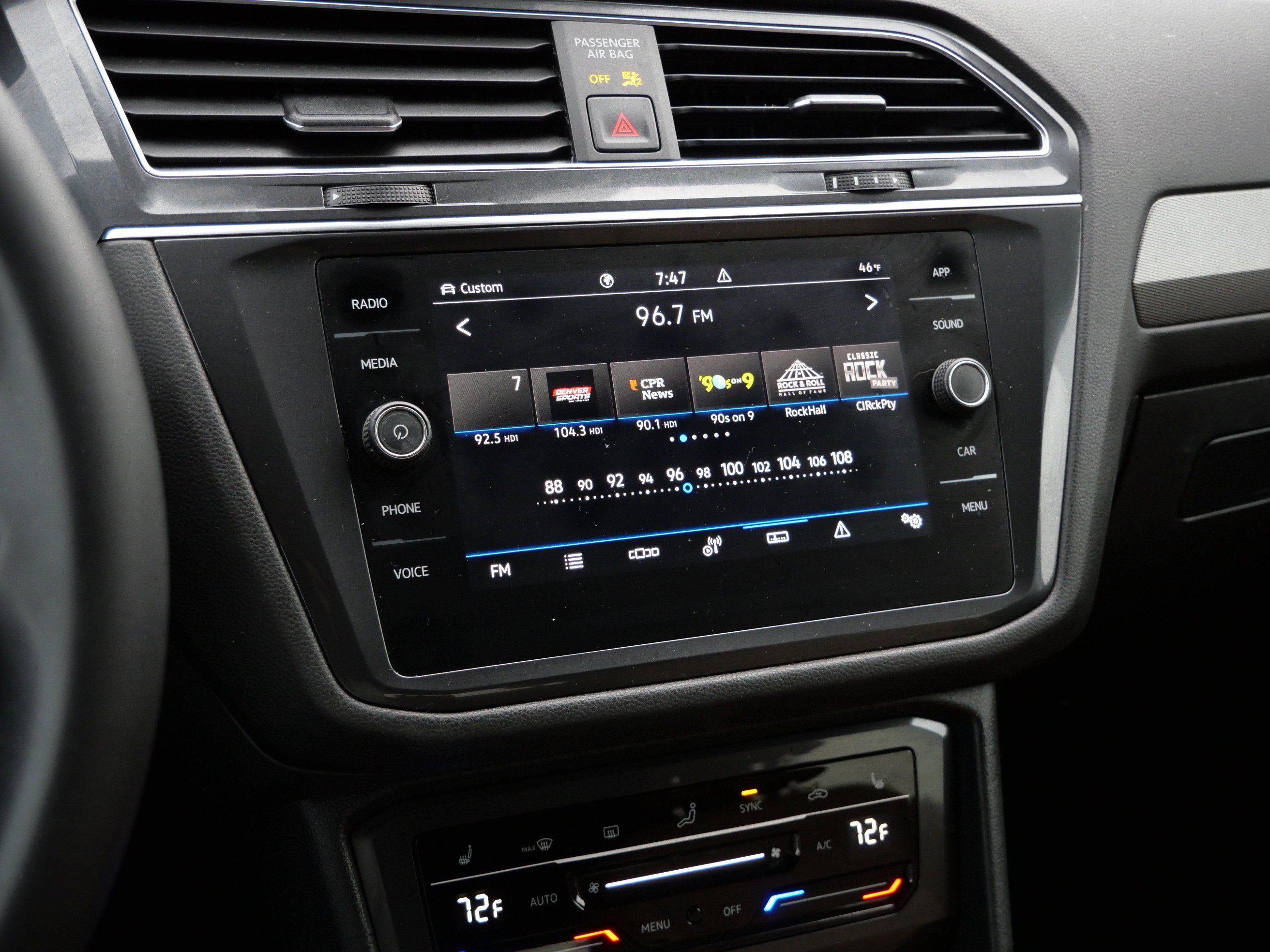 Used 2023 Volkswagen Tiguan SE w/ Panoramic Sunroof Package AWD/4WD image 6