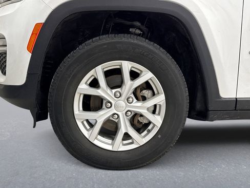 Used 2023 Jeep Grand Cherokee Limited image 12