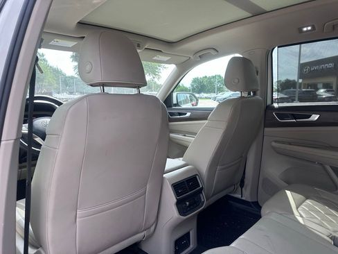 Used 2024 Volkswagen Atlas SEL Premium R-Line AWD/4WD image 18