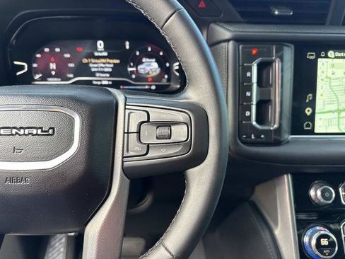 Used 2023 GMC Yukon XL Denali RWD image 26