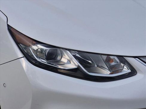 Used 2017 Chevrolet Volt Premier w/ Driver Confidence II Package FWD image 8