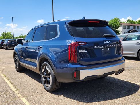 Used 2023 Kia Telluride S w/ S Sunroof Package AWD/4WD image 4