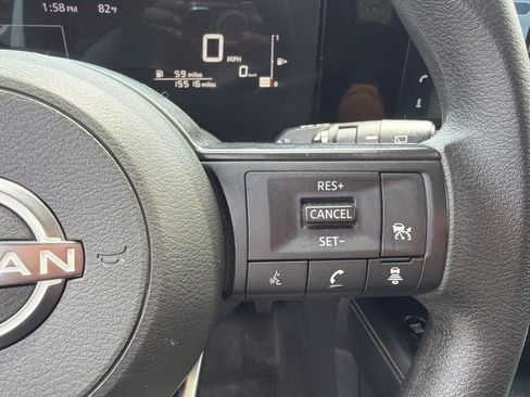 Used 2025 Nissan Kicks SV AWD/4WD image 19