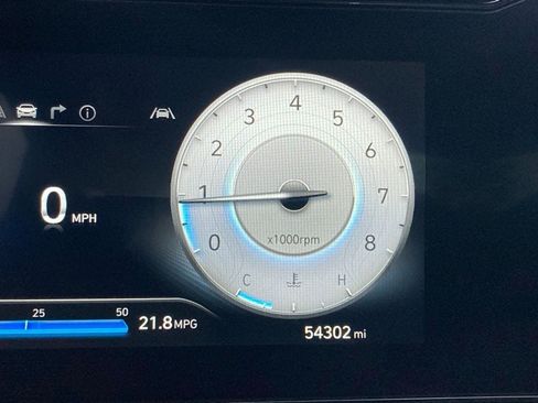 Used 2025 Hyundai Elantra Limited FWD image 16