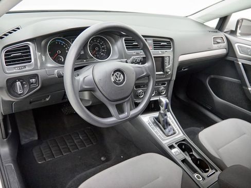 Used 2015 Volkswagen e-Golf Limited Edition image 14