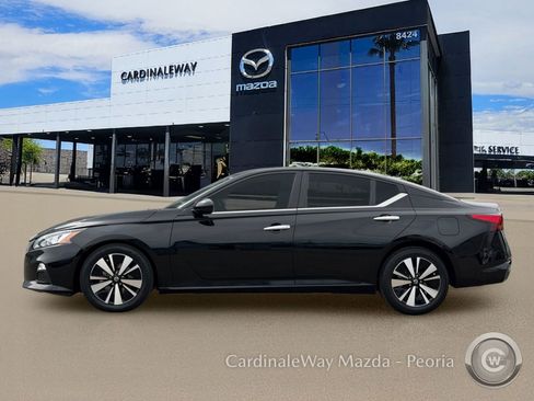 Used 2022 Nissan Altima 2.5 SV FWD image 2