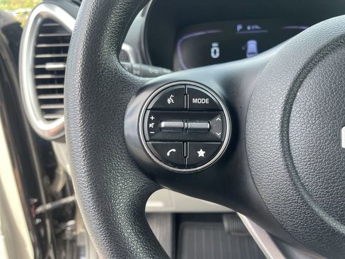 Certified 2023 Kia Soul LX w/ LX Technology Package FWD image 15