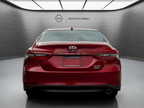 Used 2022 Toyota Camry XLE AWD/4WD image 2