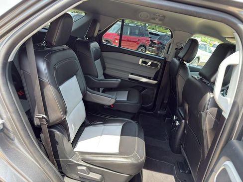 Used 2022 Ford Explorer XLT w/ Equipment Group 202A image 14