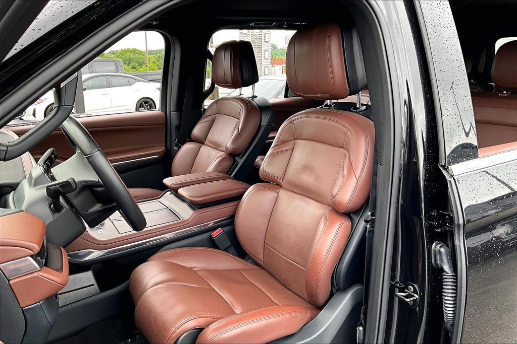 Used 2025 Lincoln Navigator L Reserve AWD/4WD image 23