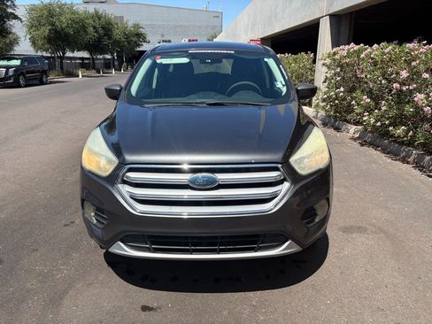Used 2017 Ford Escape SE FWD image 2