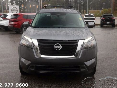 New 2025 Nissan Pathfinder SV image 2