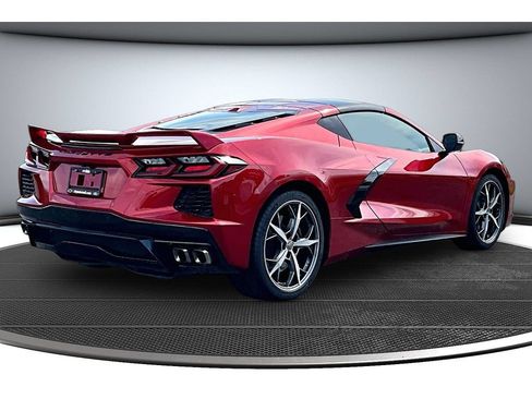 Used 2021 Chevrolet Corvette Stingray Premium Cpe w/ Z51 Performance Package RWD image 17