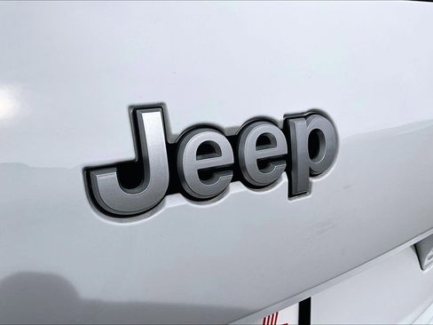 Used 2024 Jeep Grand Cherokee L Overland w/ Luxury Tech Group IV image 24