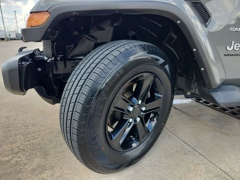 Used 2023 Jeep Wrangler Unlimited Sahara w/ LED Lighting Group AWD/4WD image 33