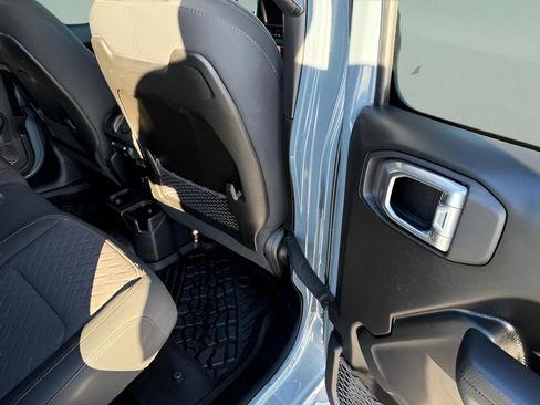 Certified 2024 Jeep Gladiator Mojave image 11