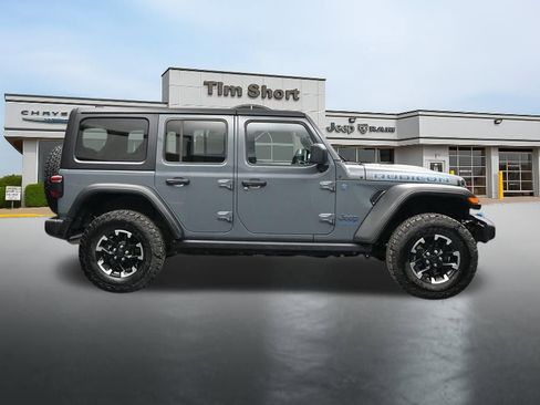 Used 2025 Jeep Wrangler Unlimited Rubicon 4xe w/ Convenience Group AWD/4WD image 6