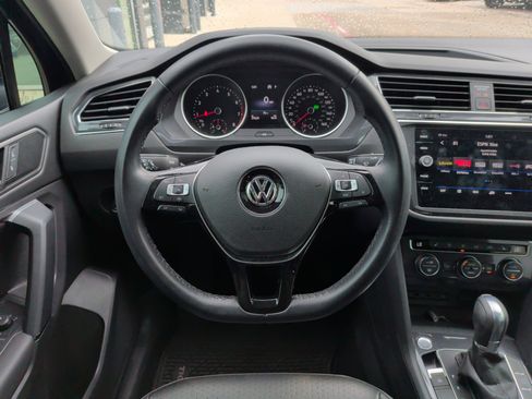 Used 2019 Volkswagen Tiguan SE image 17