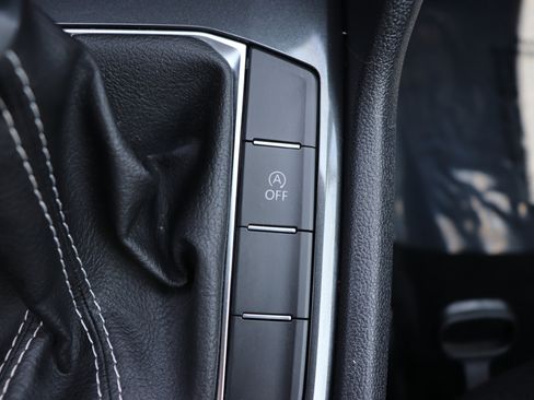 Used 2022 Volkswagen Tiguan S image 37