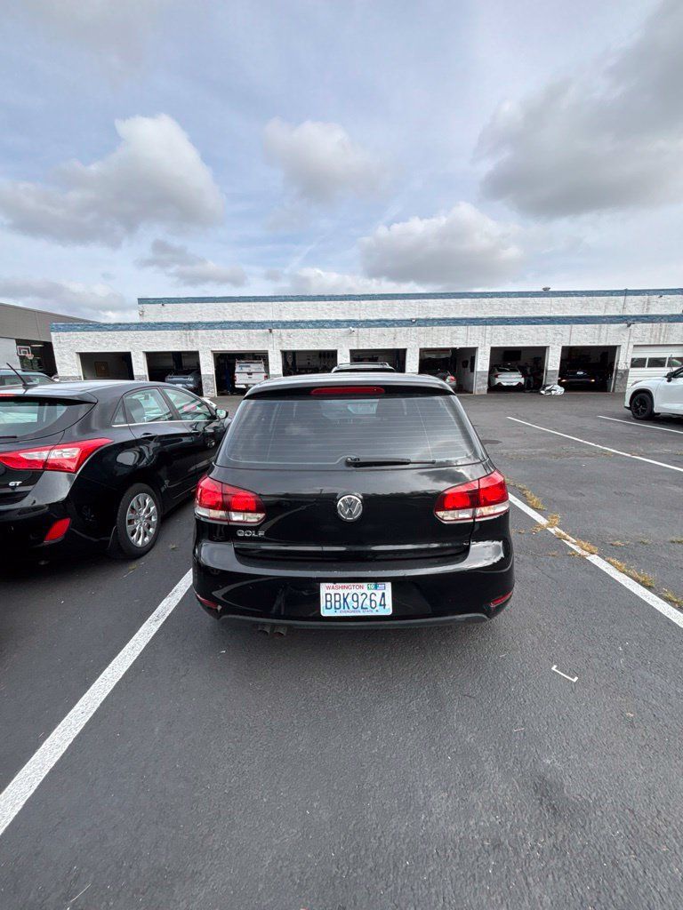 Used 2013 Volkswagen Golf 4-Door FWD image 4