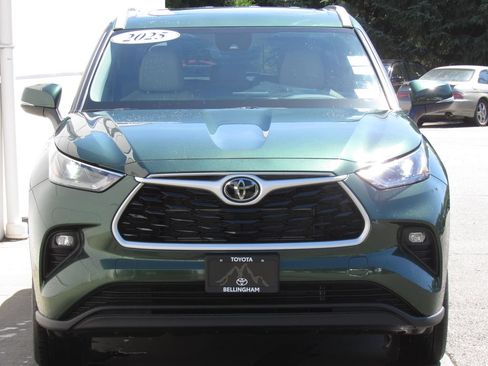 Certified 2025 Toyota Highlander XLE AWD/4WD image 3