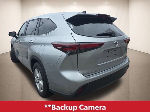 Used 2024 Toyota Highlander LE image 4