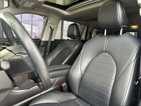 Used 2021 Toyota Highlander XLE image 9