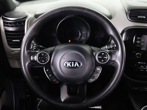 Used 2017 Kia Soul + FWD image 33