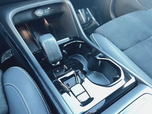 Used 2023 Volvo XC40 B5 Plus w/ Protection Package Premier image 22