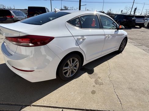 Used 2017 Hyundai Elantra SE FWD image 8