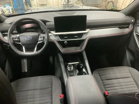 Used 2025 Ford Explorer ST-Line w/ ST-Line Street Pack image 9