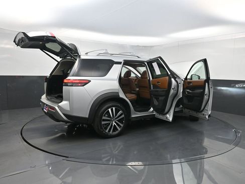 Used 2023 Nissan Pathfinder Platinum FWD image 44