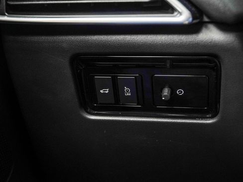 Used 2020 Jaguar F-PACE Premium image 32