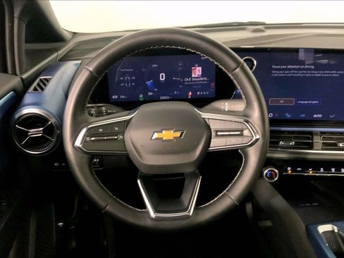 Used 2025 Chevrolet Equinox EV LT w/ Convenience Package FWD image 5
