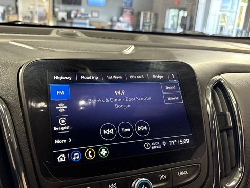 Used 2023 Chevrolet Equinox RS w/ RS Leather Package AWD/4WD image 19