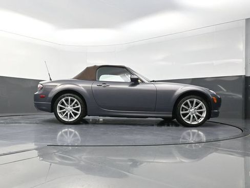 Used 2006 MAZDA MX-5 Miata Grand Touring w/ Premium Pkg RWD image 34