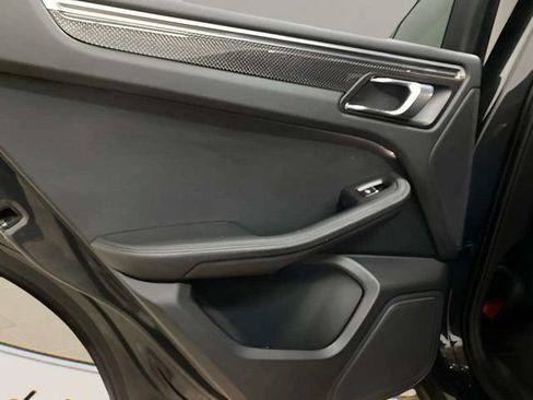 Used 2023 Porsche Macan AWD/4WD image 29