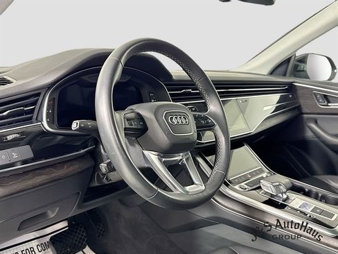 Used 2022 Audi Q8 Premium w/ Convenience Package image 9