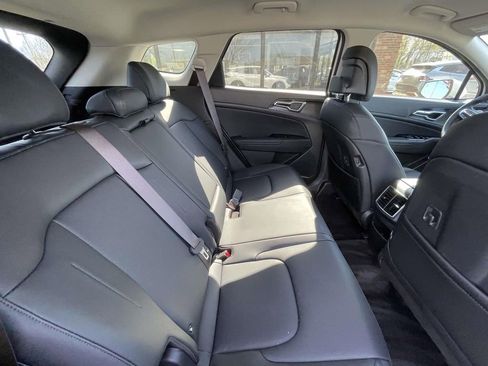 Used 2025 Kia Sportage EX image 19
