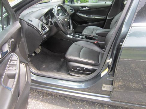 Used 2018 Chevrolet Cruze Premier FWD image 6