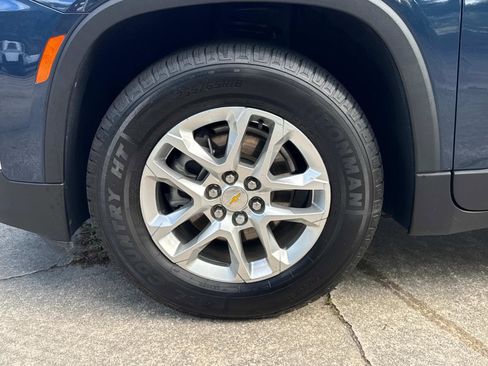 Used 2023 Chevrolet Traverse LS FWD image 10