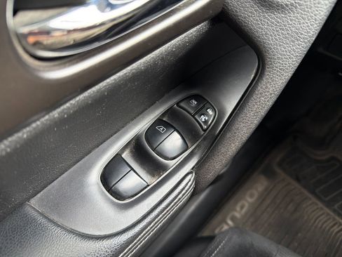Used 2014 Nissan Rogue SV AWD/4WD image 11