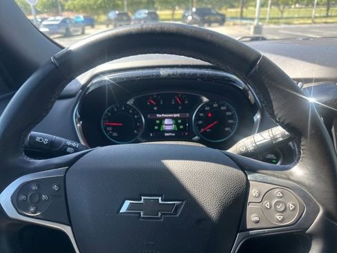 Used 2023 Chevrolet Traverse LT FWD image 16