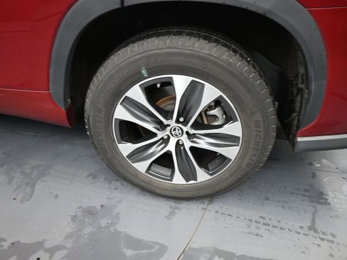 Certified 2022 Toyota Highlander XLE image 21