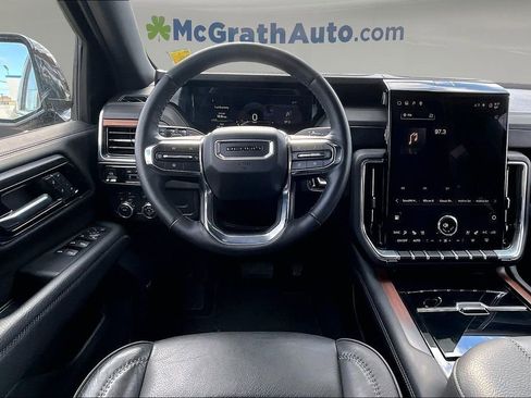 Used 2025 GMC Yukon XL Denali AWD/4WD image 8