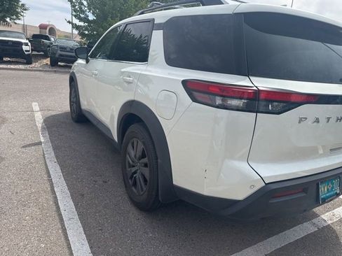 Certified 2022 Nissan Pathfinder SV w/ Cargo Package FWD image 9