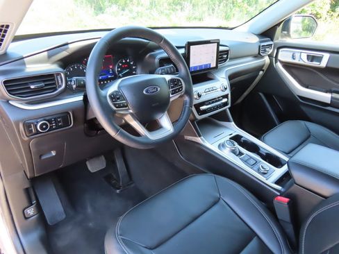 Used 2024 Ford Explorer XLT w/ Equipment Group 202A AWD/4WD image 24