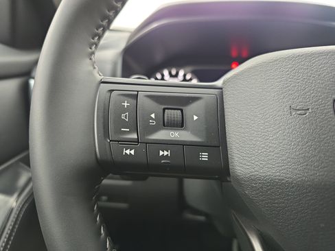 Certified 2025 Nissan Rogue SV image 17