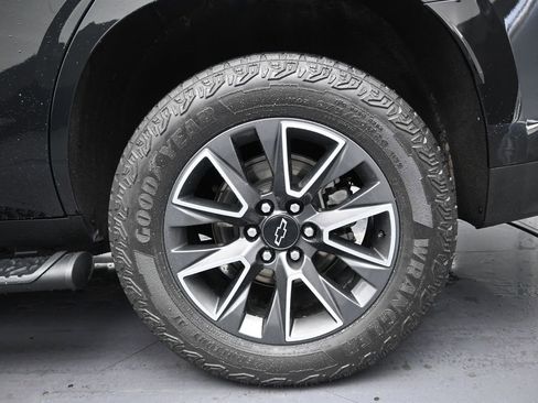 Used 2024 Chevrolet Tahoe Z71 w/ Luxury Package AWD/4WD image 10